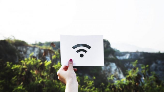 Mit WPA3 sollen vor allem öffentliche Wi-Fi Hotspots sicherer gemacht werden. Allerdings funktioniert dies erst, wenn alle Netzwerke und Geräte WPA3 tauglich sind. (c) Pexels