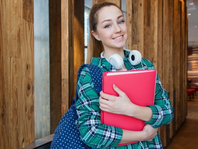 Studenten mit einem Nebenjob haben bei Bewerbungsgesprächen die besseren Chancen. (c) Pixabay