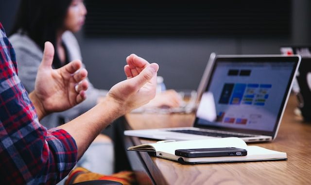 DACH-Manager im verarbeitenden Gewerbe befürchten besonders Störungen in kaufmännischen Abläufen. (c) Unsplash