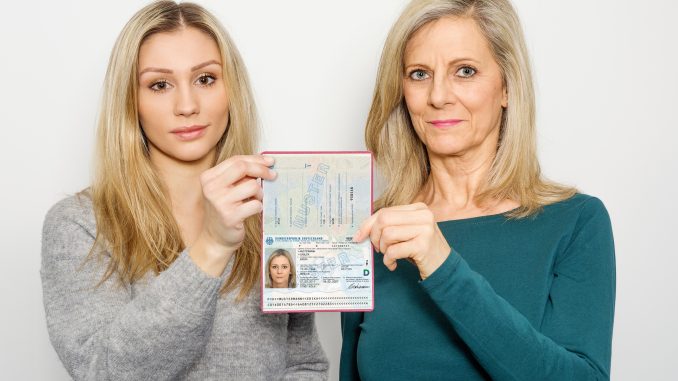 Facemorphing beschreibt das Verschmelzen zweier Gesichter, um biometrische Systeme zu täuschen. (c) Fraunhofer IGD