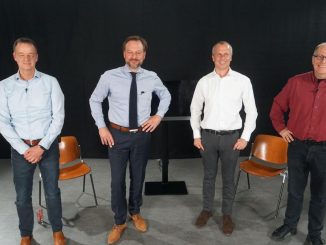 Der Round Table zum Thema »Mit IT zu einer nachhaltigen Wirtschaft?« fand als Hybrid-Veranstaltung statt. Im Studio anwesend waren (v.l.n.r) Gernot Hochfellner (AfB), Matthias Steybe (CHG-Meridian), Michael Swoboda (ETC) und Moderator Klaus Lorbeer. Per Video zugeschaltet war Thomas Schneider (Scopevisio). (c) Karl Glawischnig