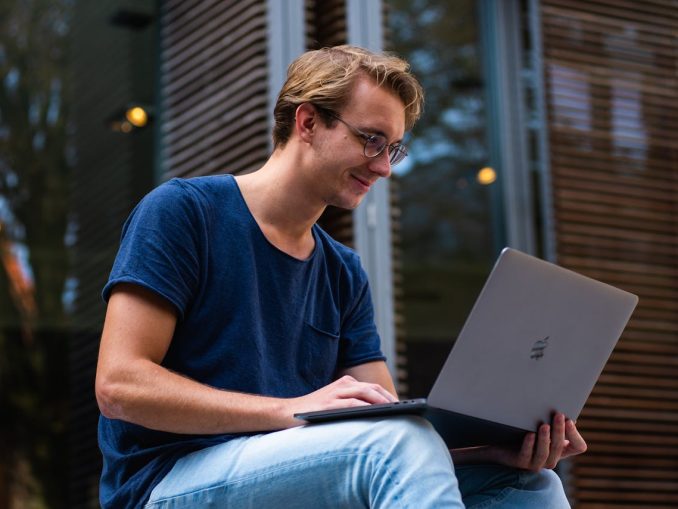 Slack soll künftig neue Features bieten, mit denen Unternehmen die Vorteile von KI, Kundendaten, Automatisierung und Agenten direkt auf ihrer zentralen Plattform für Zusammenarbeit nutzen können. (c) Pexels