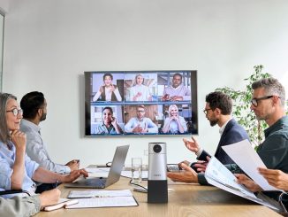 Die KI-Lösung "SmartMeeting" von Philips und Sembly AI zeichnet Meetings automatisch auf, erkennt Highlights und erstellt To-do-Listen für beliebig viele Personengruppen. (c) Philips, Sembly AI