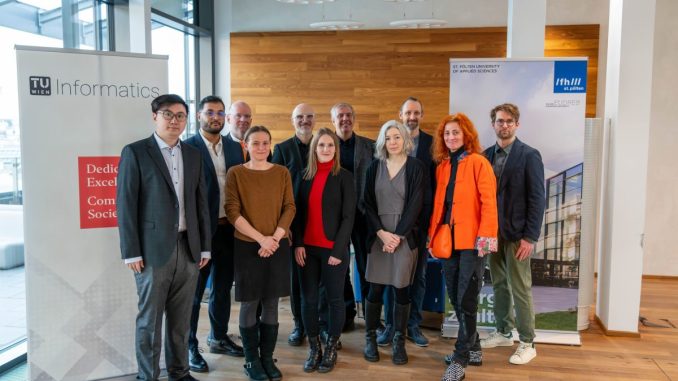 Gruppenfoto der Redner und Rednerinnen des Events. (c) TU Wien / FH St. Pölten / Johannes Eschner