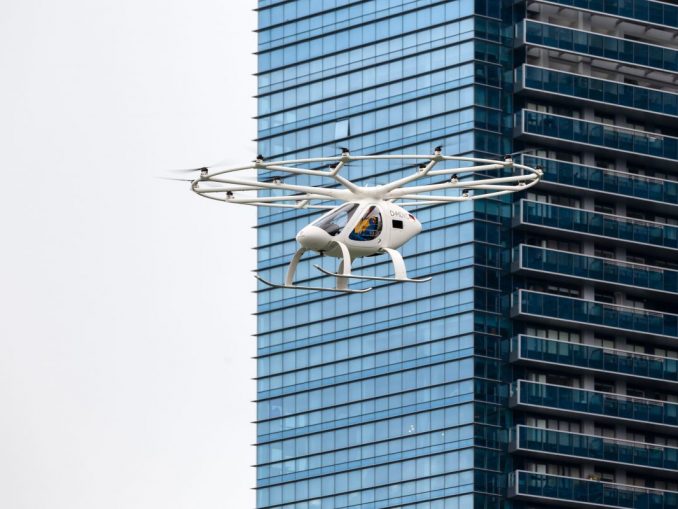 Flugtaxis sind keine Zukunftsmusik mehr, bereits heute kann sich eine Mehrheit der Befragten die Nutzung vorstellen. (c) Nikolay Kazakov for Volocopter